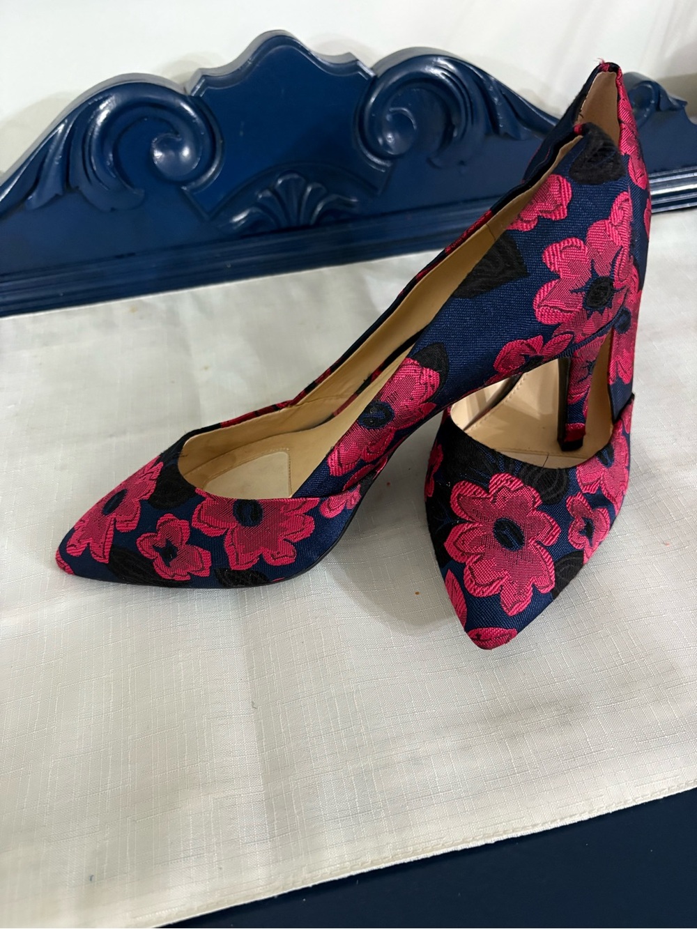 Alex Marie Navy Pumps with Fuchsia Jacquard Floral Embroidery 8.5 - Picture 3 of 6